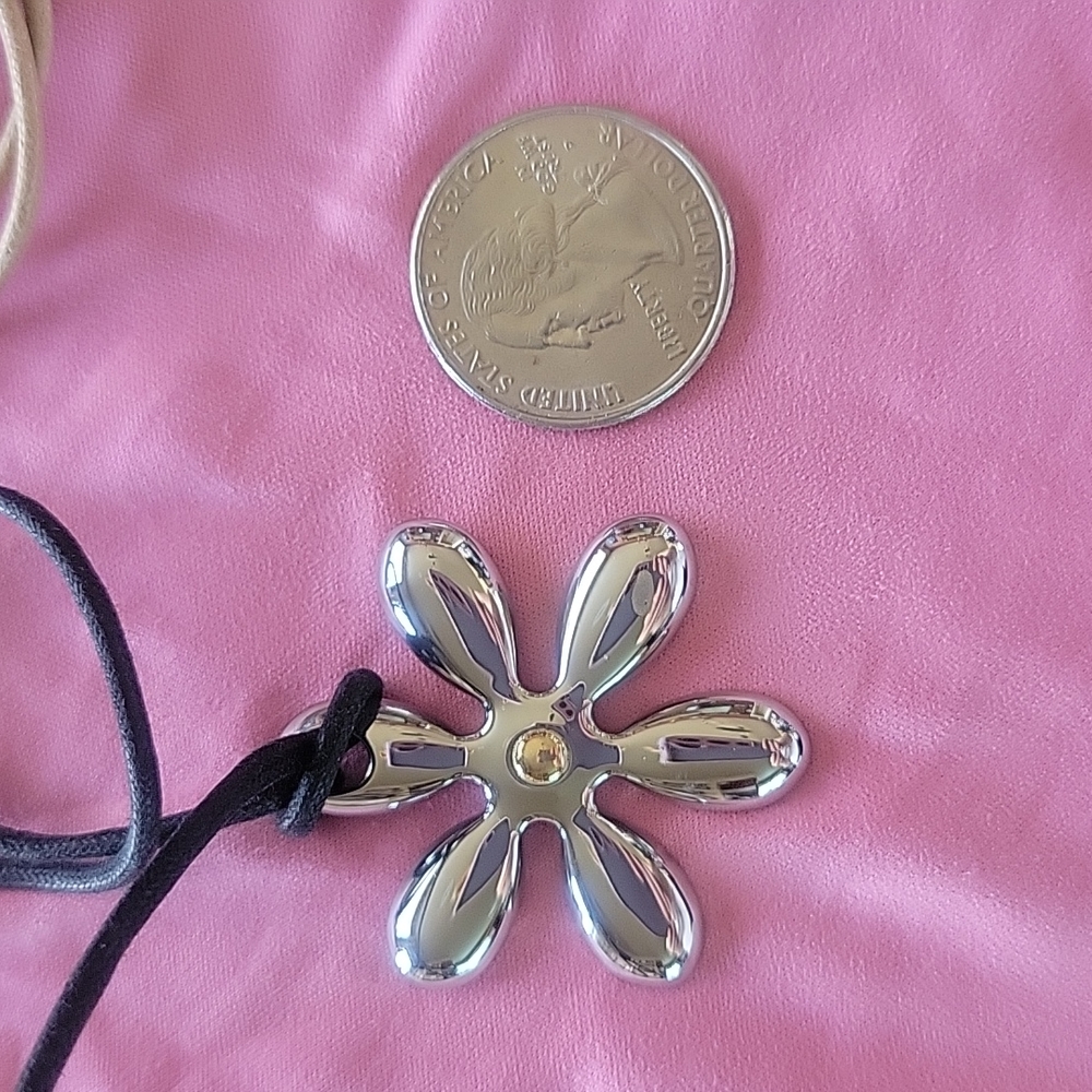 Morellato stainless steel flower with interchangeable leather rope necklace - Picture 6 of 8